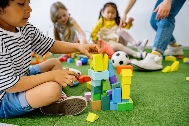 Psicomotricidade Escolar - BRINCADEIRAS COM BOLINHAS 